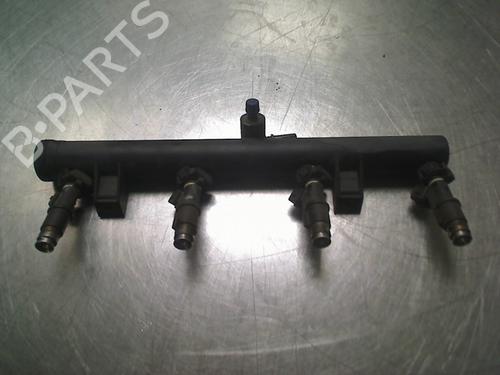 Injection rail CITROËN C5 I (DC_) 2.0 16V (DCRFNC, DCRFNF) | BP34689013M98 - Image 2