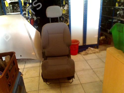 Used Right front seat Right front seat PEUGEOT PARTNER Box Body/MPV 1.6 HDi (90 hp) 34676390 34676390