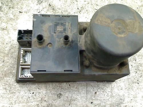 Compressor do fecho central Compressor do fecho central AUDI A4 B5 (8D2) 1.8 quattro (125 hp) 34653886 34653886