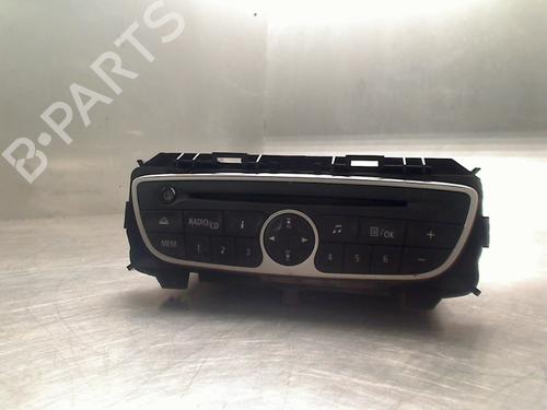 Used Radio Radio RENAULT TWINGO II (CN0_) 1.2 16V (CN04, CN0B) (75 hp) 34685643 34685643