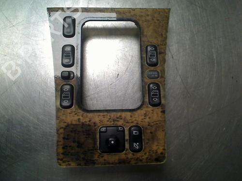 switch-mercedes-benz-e-class-t-model-s210-1996-1997-1998-1999-2000-2001-2002-2003-34688905 main image
