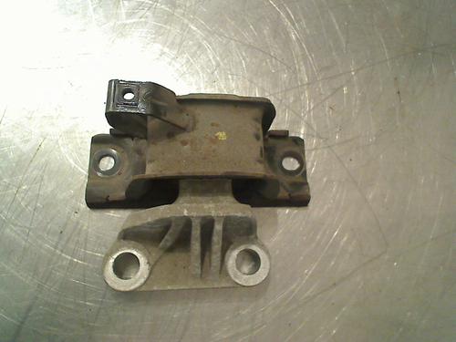 Used Engine mount Engine mount OPEL CORSA D (S07) 1.2 (L08, L68) (80 hp) 34677410 34677410