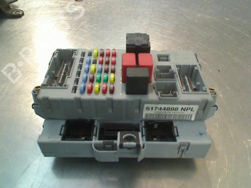 Used Fuse box Fuse box FIAT PUNTO (188_) 1.2 60 (188.030, .050, .130, .150, .230, .250) (60 hp) 34679179 34679179