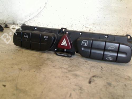 Used Switch Switch MERCEDES-BENZ C-CLASS Coupe (CL203) C 200 CDI (203.707) (122 hp) 34672685 34672685