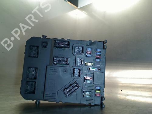 Used Fuse box Fuse box ALFA ROMEO 147 (937_) 1.6 16V T.SPARK ECO (937.AXA1A, 937.BXA1A) (105 hp) 34686755 34686755