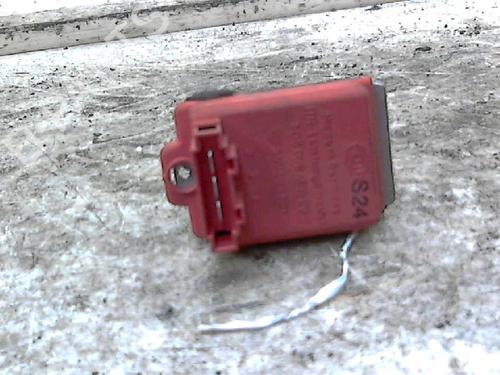 Used Heater resistor Heater resistor AUDI A4 B5 Avant (8D5) 2.6 (150 hp) 34653381 34653381