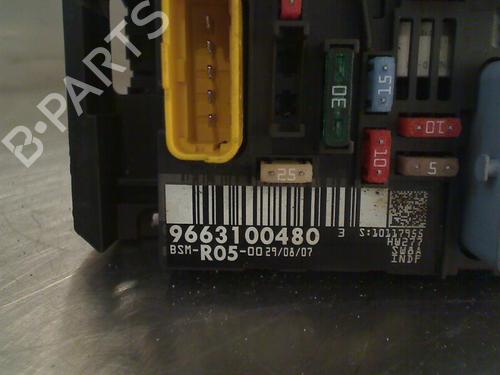 Used Fuse box Fuse box 34684991 34684991