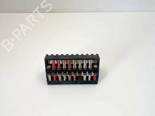 Used Fuse box Fuse box 37522369 37522369