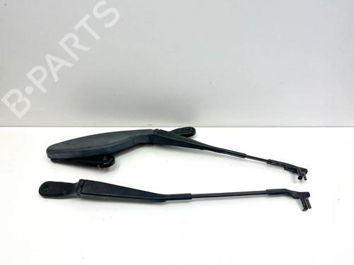 Used Front windshield wiper arm Front windshield wiper arm 36390840 36390840