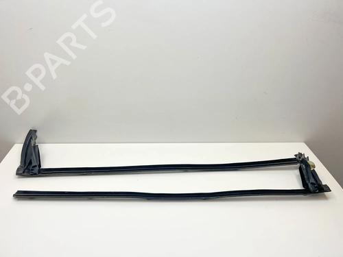 Dørliste Dørliste MERCEDES-BENZ SL (R230) 350 (230.467) (245 hp) 36130835 36130835