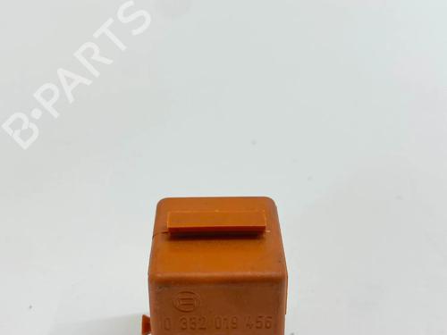 Used Electronic sensor Electronic sensor MERCEDES-BENZ SL (R107) 560 SL (107.048) (230 hp) 36124264 36124264