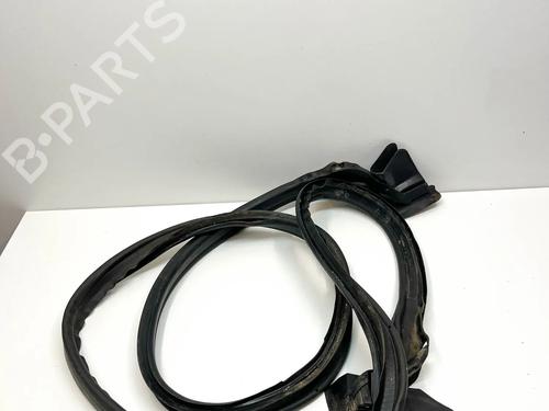 Used Rubber door seal Rubber door seal MERCEDES-BENZ SL (R230) 500 (230.471) (388 hp) 36390890 36390890
