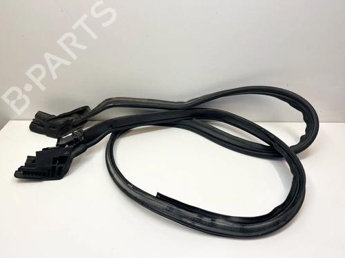 Gummiliste Gummiliste MERCEDES-BENZ SL (R231) 500 (231.473) (435 hp) 36130532 36130532