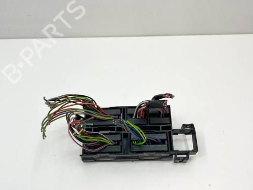 Used Fuse box Fuse box 39408532 39408532