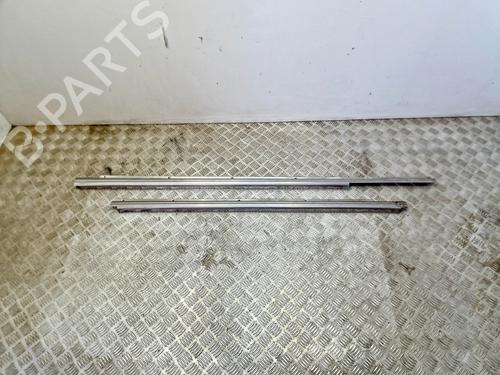 Faldon derecho Faldon derecho MERCEDES-BENZ SL (R107) 560 SL (107.048) (230 hp) 36131782 36131782