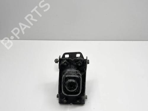 Used Front bumper bracket Front bumper bracket MERCEDES-BENZ SL (R107) 560 SL (107.048) (230 hp) 36414273 36414273