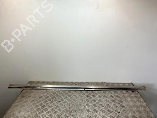 Used Right sideskirt Right sideskirt 37610854 37610854