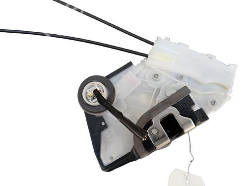 Used Front left lock Front left lock TOYOTA YARIS (_P13_) 1.5 (NSP131_) (112 hp) 35786523 35786523