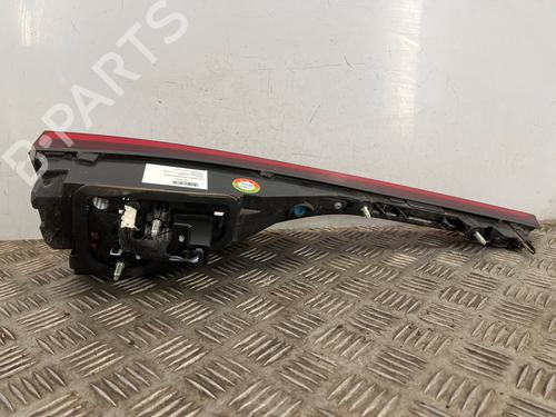 right-tailgate-light-renault-megane-iv-hatchback-b9amn_-2015-40249400 main image