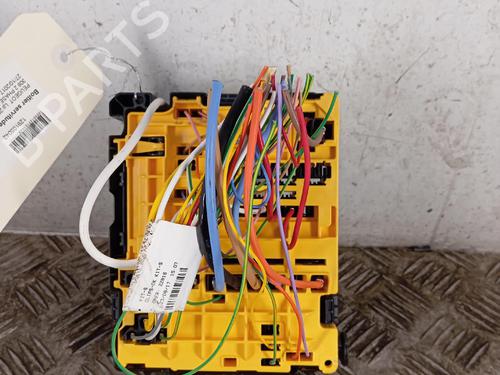 Used Fuse box Fuse box 37410133 37410133