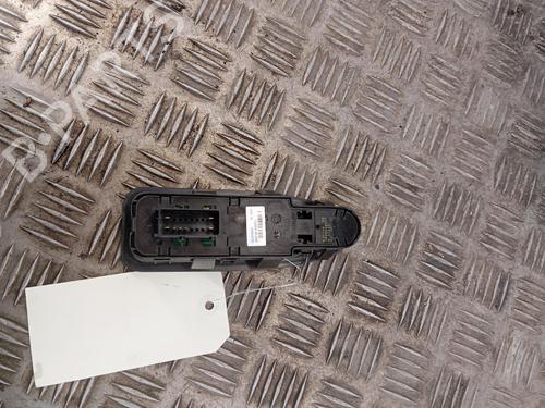 Left front window switch PEUGEOT EXPERT Van (VF3A_, VF3U_, VF3X_) 1.6 HDi 90 8V | BP39589613I27 - Image 2