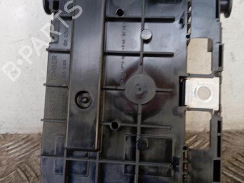 Used Fuse box Fuse box 36648176 36648176