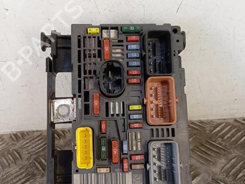 Used Fuse box Fuse box 39080208 39080208
