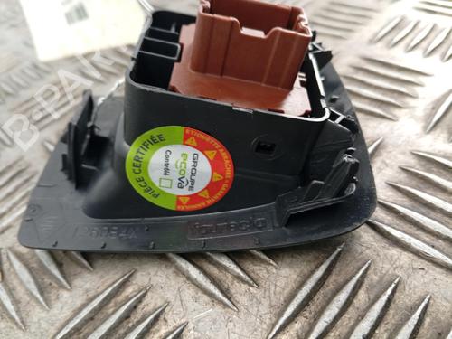 Used Left rear window switch Left rear window switch DACIA SANDERO II TCe 90 (B8M1, B8MA, B8AC) (90 hp) 40443829 40443829