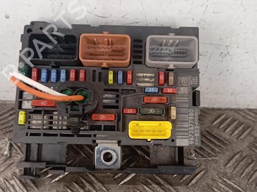 Used Fuse box Fuse box PEUGEOT 5008 (0U_, 0E_) 1.6 HDi (112 hp) 39954346 39954346