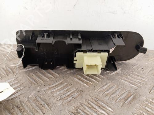 Used Right front window switch Right front window switch RENAULT CAPTUR I (J5_, H5_) 1.5 dCi 90 (J5N4, J5M5, J5MW, J5M6, J5AL, J5AJ) (90 hp) 34293468 34293468