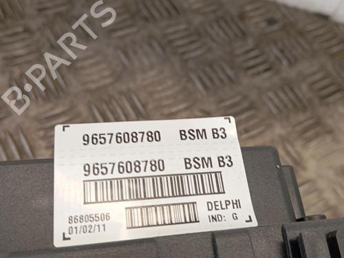 Used Fuse box Fuse box 37525714 37525714
