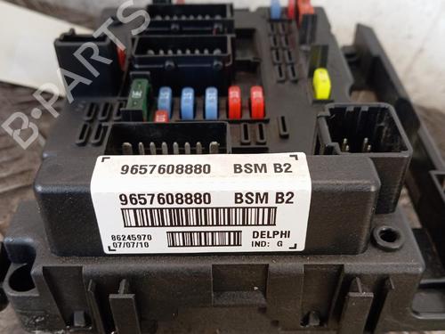 Used Fuse box Fuse box 37632677 37632677