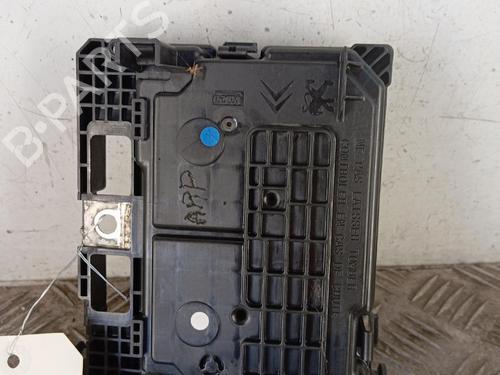 Used Fuse box Fuse box 39608021 39608021