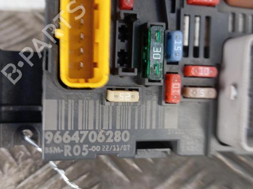 Used Fuse box Fuse box 39543036 39543036