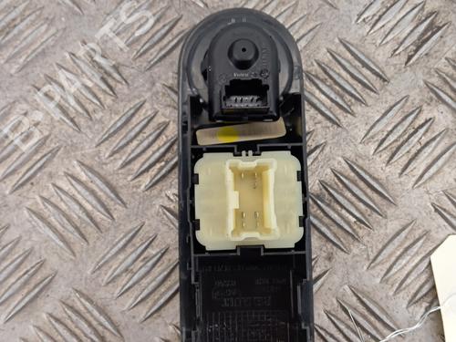 Used Left front window switch Left front window switch RENAULT CLIO IV (BH_) 1.5 dCi 75 (75 hp) 34296034 34296034