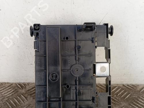 Used Fuse box Fuse box 39252980 39252980