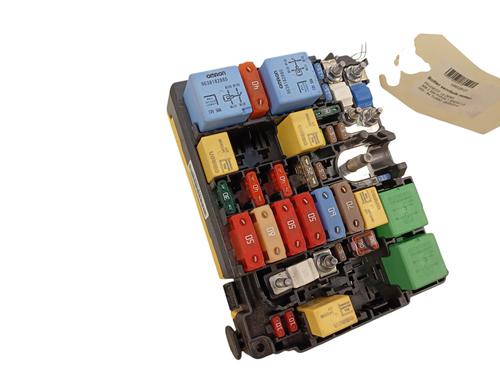 Used Fuse box Fuse box PEUGEOT 308 SW II (LC_, LJ_, LR_, LX_, L4_) 1.6 HDi / BlueHDi 115 (LCBHXM, LCBHXT) (115 hp) 34293512 34293512