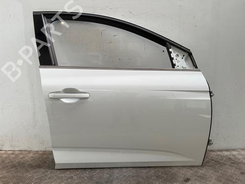 right-front-door-renault-megane-iv-hatchback-b9amn_-2015-37715610 main image