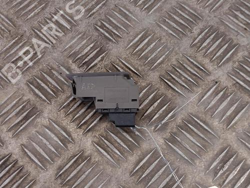 Used Right rear window switch Right rear window switch VW GOLF VII (5G1, BQ1, BE1, BE2) 2.0 TDI (150 hp) 40126888 40126888