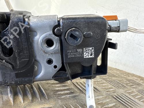 Used Front left lock Front left lock CITROËN C3 III (SX) 1.5 BlueHDi 100 (SXYHYP, SXYHTU) (102 hp) 40126901 40126901