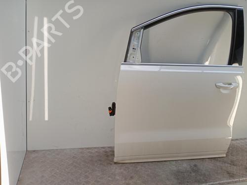 Used Left front door Left front door 39522010 39522010