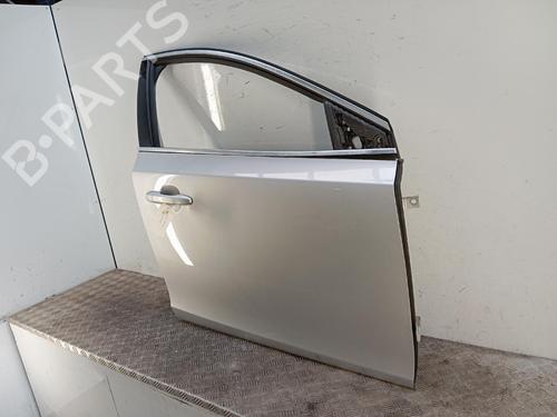 right-front-door-volvo-v40-hatchback-525-2012-2013-2014-2015-2016-2017-2018-2019-37036501 main image