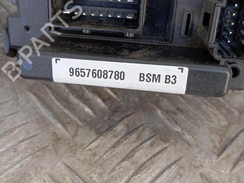 Zekeringkast Zekeringkast PEUGEOT 206+ (2L_, 2M_) 1.1 (60 hp) 37169196 37169196