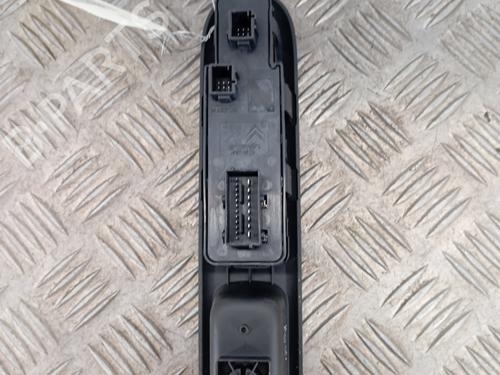 Used Left front window switch Left front window switch PEUGEOT 5008 (0U_, 0E_) 2.0 HDi (163 hp) 34296715 34296715