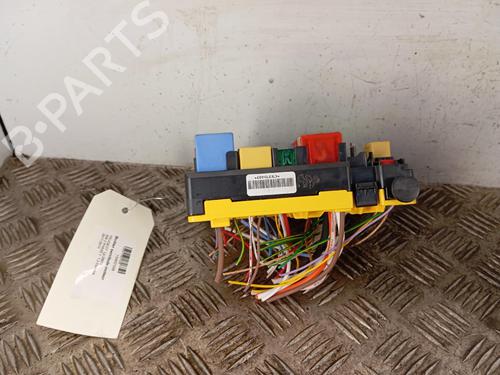 Used Fuse box Fuse box PEUGEOT 308 II (LB_, LP_, LW_, LH_, L3_) 1.2 VTi 72 (82 hp) 39724364 39724364