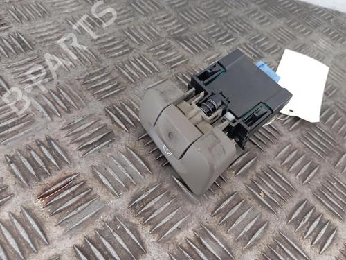 Used Switch Switch RENAULT SCÉNIC II (JM0/1_) 1.5 dCi (JM1E, JM16) (106 hp) 39965592 39965592
