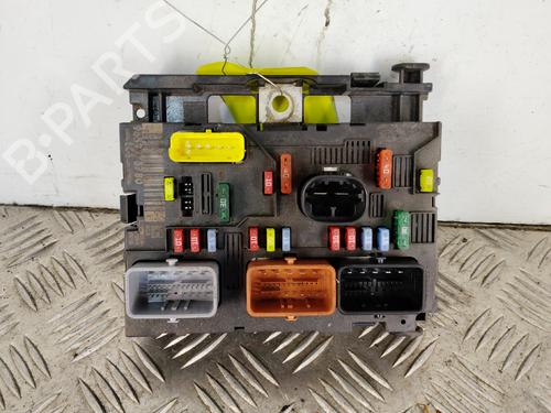 Zekeringkast Zekeringkast PEUGEOT 307 (3A/C) 1.6 HDi (90 hp) 35968671 35968671
