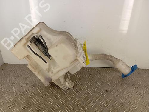 Used Windscreen washer tank Windscreen washer tank 37525746 37525746