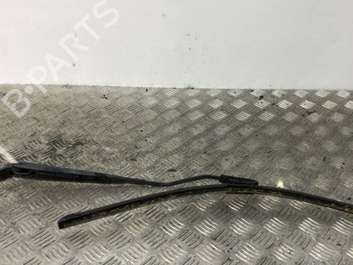 front-windshield-wiper-arm-renault-clio-iv-bh_-2012-2013-2014-2015-2016-2017-2018-2019-2020-2021-34300098 main image
