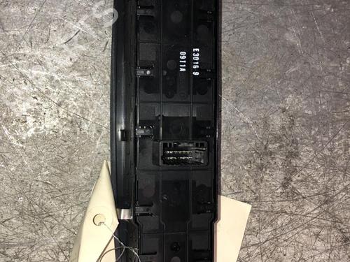 Used Left front window switch Left front window switch RENAULT MEGANE III Hatchback (BZ0/1_, B3_) 1.9 dCi (BZ0N, BZ0J) (131 hp) 34297948 34297948